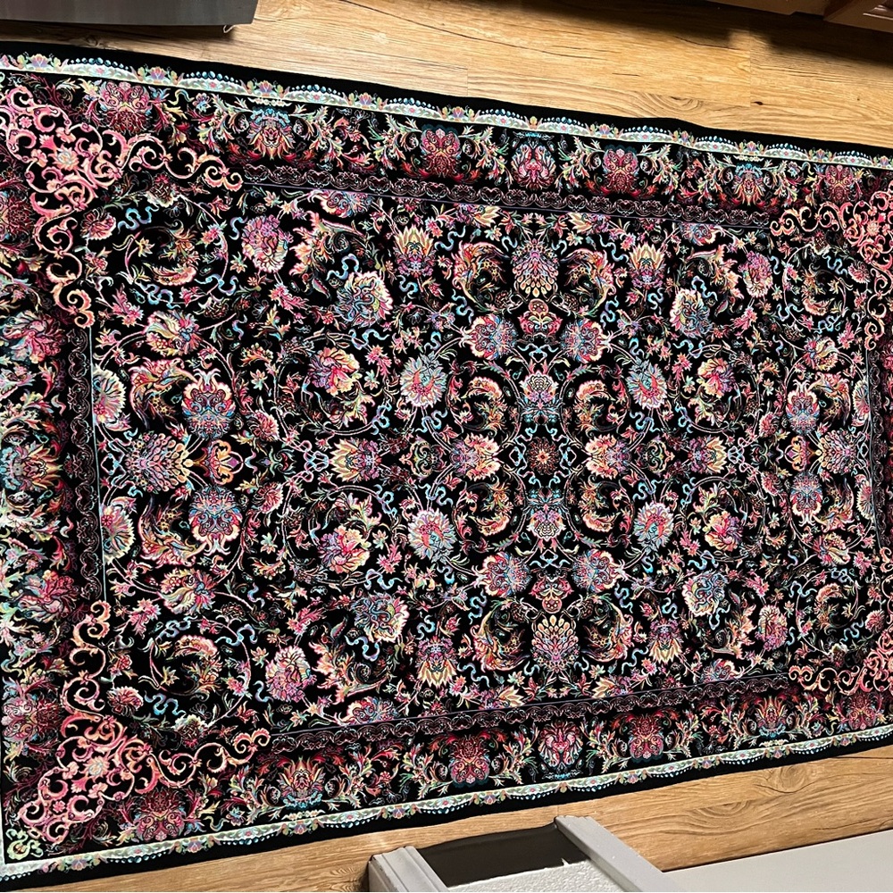 Authentic color change Elegant Floral Patterned silk/wool Rug